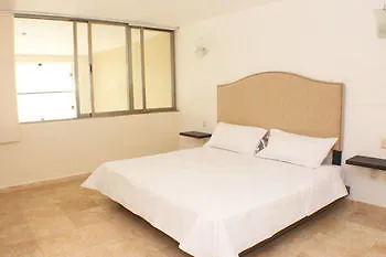 Ocean Plaza Condos 3*, Playa del Carmen Mexico