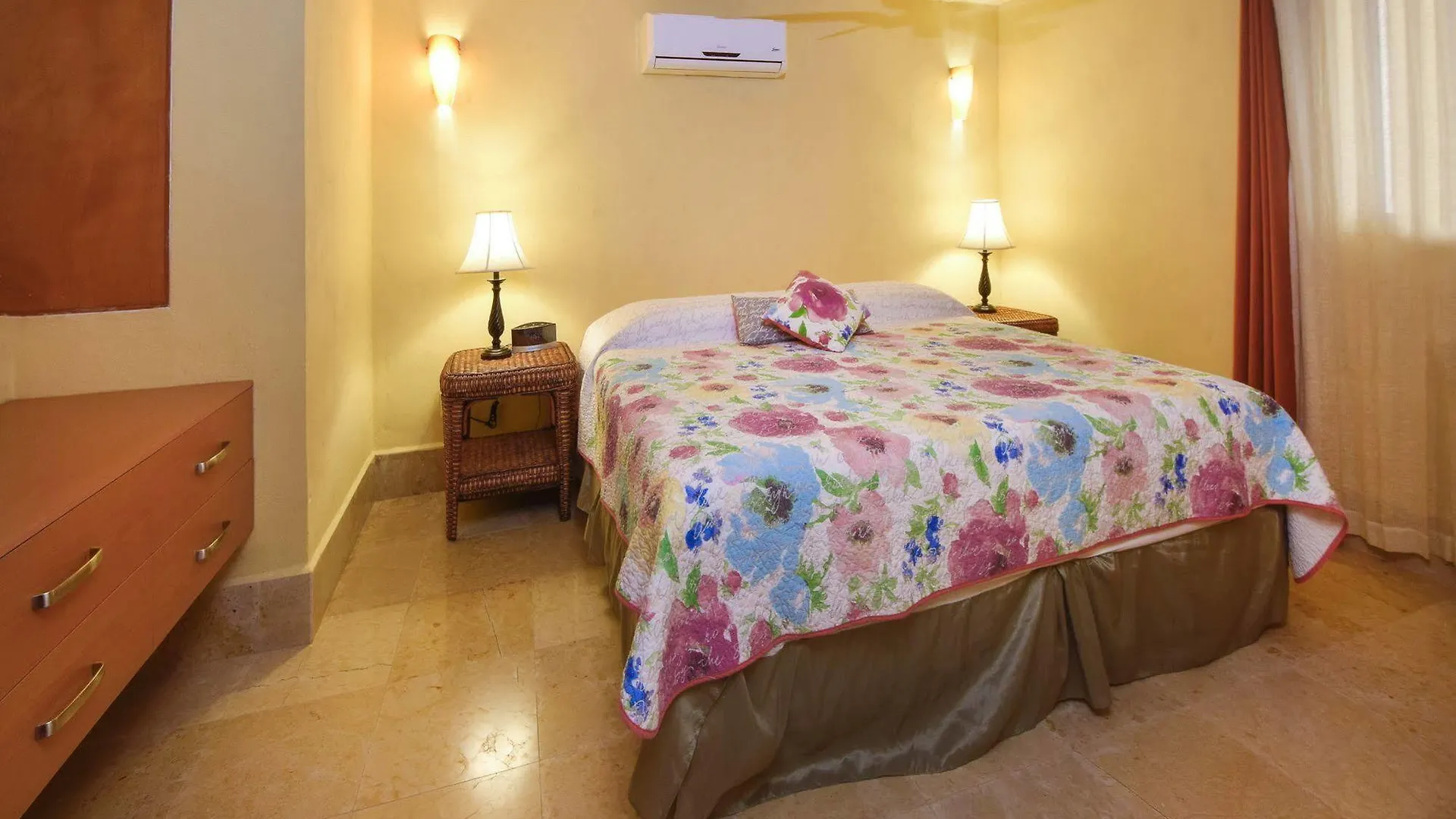 Ocean Plaza Condos Hotel Playa del Carmen